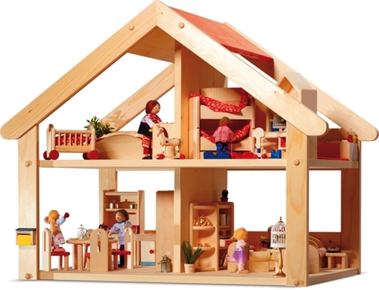 Une maison pour poupée miniature en bois comprenant 4 chambres, à la structure ouverte, accessible de tous côtés, avec un toit incliné rouge partiellement ouvert aussi.